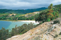 En la laguna de Tota se presentan algunos sectores con afloramiento de arenas finas, como en el sitio denominado Playa Blanca.