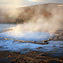 <strong>El agua que se filtra gradualmente en las concavidades del terreno, al entrar en contacto con el calor interno, es expulsada a gran presión en forma de vapor. Géiser en Hveravellir, tierras altas de Islandia.</strong>Fotografía: Thinkstock